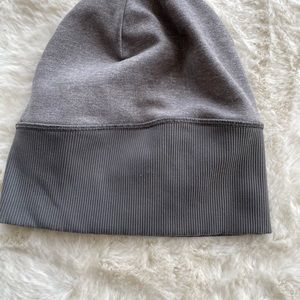 Lululemon reversible hat with opening for ponytail